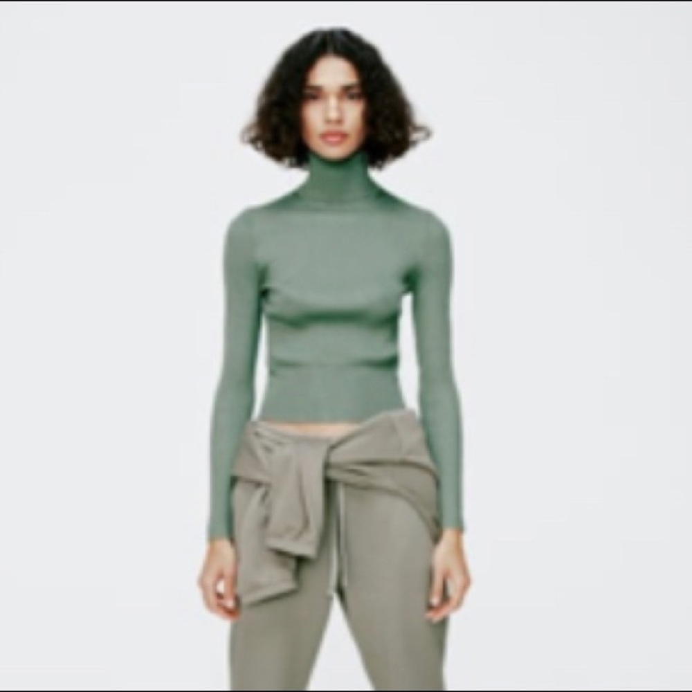 ZARA GREEN TURTLE NECK SWEATER